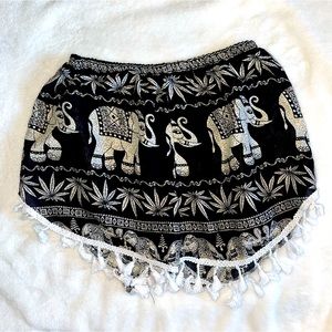 Elephant Tassel Shorts Size XS (Black/White)
